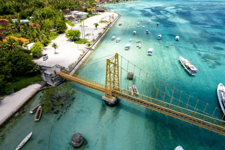 Jembatan-Kuning-Nusa-Lembongan